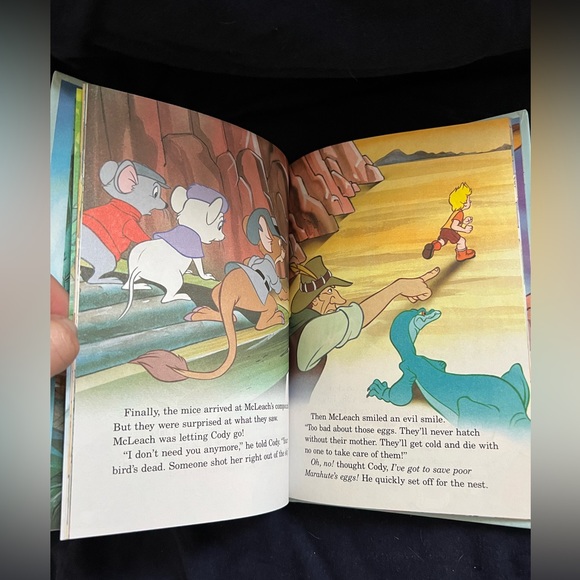 Disneys the Rescuers Down Under hardback book. - Picture 4 of 5